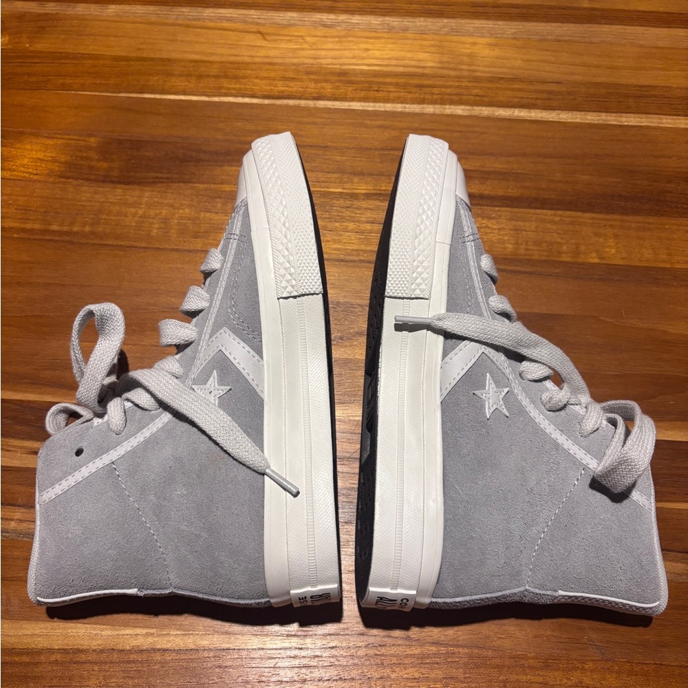 Gray High-Top Converse All-Stars 4.5 - Picture 3 of 8